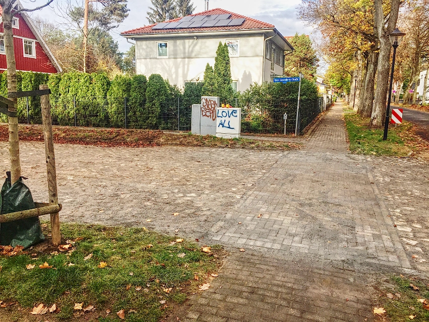 Foto: Glienicke/Nordbahn - Vorbildlicher neuer Bürgersteig